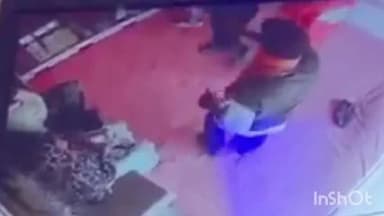 मुशहरी: मुजफ्फरपुर के दामोदरपुर आभूषण दुकान में लूट कांड की सीसीटीवी आई सामने जिसमें पूरी वारदात रिकॉर्ड हुए