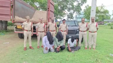 మధిర: అక్రమ ఇసుక రవాణాపై వైరా పోలీసుల ఉక్కుపాదం