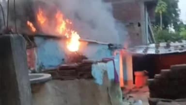 तारापुर: बेल बिहमा में सिलिंडर के पाइप में लगी आग, 1 लाख से अधिक का हुआ नुकसान।