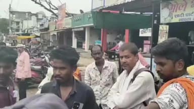 डिंडौरी: डिंडौरी सहित ग्रामीण क्षेत्र के ग्रामीण लोन पास करने के नाम पर ठगी का हुए शिकार, ठग को पकड़कर पुलिस के किया हवाले
