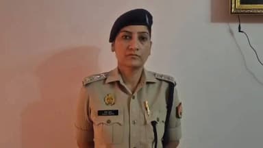 #SaharanpurPolice
#OperationSavera
#ऑपरेशन_सवेरा
#बाईट
“ऑपरेशन सवेरा”
“नशे के अंधकार से जीवन के उजाले की ओर”
🚨 सहारनपुर पुलिस की नशा तस्करों के विरूद्ध कडी कार्यवाही 🚨
थाना नकुड पुलिस द्वारा मादक पदार्थों की तस्करी करने वाला 01 नशा तस्कर अभियुक्त गिरफ्तार, कब्जे से 108 ग्राम अवैध स्मैक हुई बरामद
➡️जिसके सम्बन्ध में क्षेत्राधिकारी नकुड़ द्वारा दी गई #बाईट।
#Uppolice
@adgzonemeerut
@digsaharanpur
#DrugTraffickerArrested
#NarcoticsSeizure
#ZeroToleranceToCrime