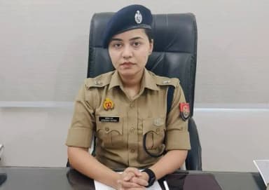 थाना शाही क्षेत्रान्तर्गत वित्तीय धोखाधड़ी के मामले में संलिप्त 03 अभियुक्तों को गिरफ्तार किए जाने के संबंध में श्रीमती अंशिका वर्मा, #SPSOUTH की बाइट। https://t.co/tUMGQ2AcwM