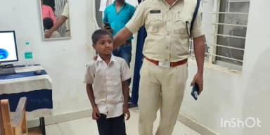 केवलारी: टीआई थाना केवलारी ने बालक को अपने परिजनों को सौंपा