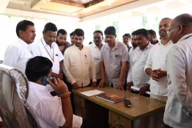 ರಾಯಬಾಗ: ಪಟ್ಟಣದಲ್ಲಿ ಸಾರ್ವಜನಿಕರ ಸಮಸ್ಯೆ ಆಲಿಸಿದ ಶಾಸಕ ದುರ್ಯೋಧನ ಐಹೊಳೆ