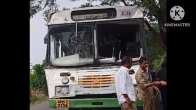 జన్నారం: కన్నెపల్లి స్టేజీ వద్ద లారీని ఢీకొట్టిన బస్సు.. 9 మందికి గాయాలు