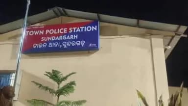ରାଉରକେଲା ମ୍ୟୁନିସିପାଲଟି: ଟାଉନ ଥାନା ପୋଲିସ ପକ୍ଷରୁ ବନ ଦୁର୍ଗା ମନ୍ଦିର ଛକ ରାଣୀ ବଗିଚା ବାଇ ପାସ ସମେତ ବିଭିନ୍ନ ଛକ ଠାରେ mv cheking କଡା କଡ଼ି ଭାବେ ଜାରି
