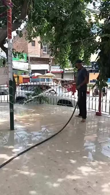 शाहदरा: सेवा पखवाड़े के तहत कृष्णा नगर में चला विशेष स्वच्छता अभियान, संदीप कपूर ने किया श्रमदान