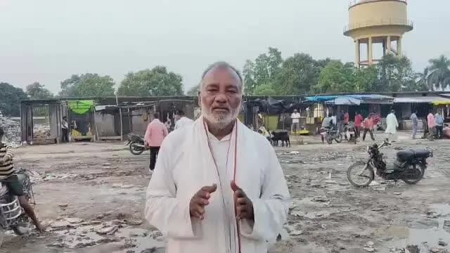 कुशीनगर जनपद के तमकुहीराज नगर पंचायत स्थित मछली हाटा और सब्जी मंडी नर्क बनी हुई है तत्काल सफाई अगर नहीं हुआ तो आने वाले