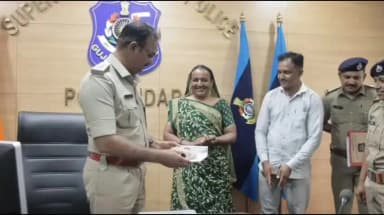 પોરબંદર શહેર: શીશલી ગામે મકાનમાં થયેલ ચોરીનો રૂ. 60.61 લાખનો મુદ્દામાલ પોલીસે તેરા તુજકો અર્પણ કાર્યક્રમ અંતર્ગત અરજદારને પરત કર્યો
