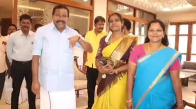 திருச்சி: தனது அலுவலகத்திற்கு வருகை புரிந்த ஏராளமானவர்களிடம் கோரிக்கை மனுக்களை பெற்றார் EX அமைச்சர் KN நேரு MLA பல்வேறு நிகழ்வுகளிலும் கலந்து கொண்டார்