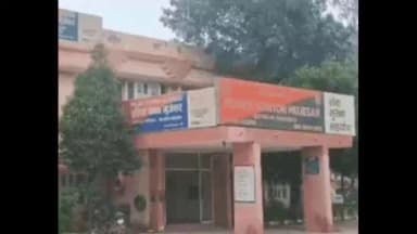 फरीदाबाद: फरीदाबाद में नकली पेचकस हैंडल बनाने का भंडाफोड़:टपरिया कंपनी के नाम से बनाए, तीन कट्टों से माल बरामद, कॉपीराइट एक्ट में