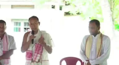 ডিফু: কাৰ্বি আংলঙৰ ডেঙগাঁও নামঘৰত উপস্থিত বিধায়ক লুনছিং টেৰন,মত বিনিময় কৰে ৰাইজৰ লগত