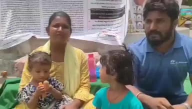 సిద్దిపేట అర్బన్: నంగునూరులో కుటుంబంతో నిరసన, సమస్య పరిష్కరించాలని డిమాండ్
అంబేడ్కర్ విగ్రహం వద్ద న్యాయం కోసం ధర్నా