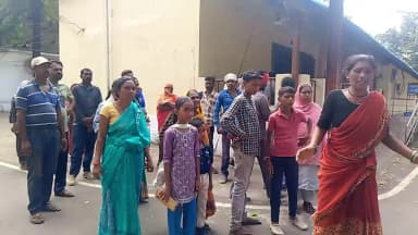 मंडला: मालीमोहगांव में अतिक्रमण हटाने की कार्रवाई के बाद बेघर हुए परिवार, कलेक्टर से लगाई गुहार