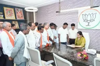 सहसपुर लोहारा: पंडरिया विधायक भावना बोहरा ने रणवीरपुर विधायक कार्यालय में आमजन की समस्याएं सुनीं, त्वरित निराकरण के दिए निर्देश