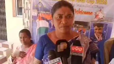 ବୀରମିତ୍ରପୁର: ଏସିଆ କପ ଖେଳି ରାଜଗାଙ୍ଗପୁରର ଦୁଇ ଖେଳାଳି ଭାରତ କୁ ଜିତାଇ ଗାଁ କୁ ଫେରିଥିବା ବେଳେ ଗଣମାଧ୍ୟମ ସମ୍ମୁଖରେ ତାଙ୍କର ମା ଙ୍କର ପ୍ରତିକ୍ରିୟା