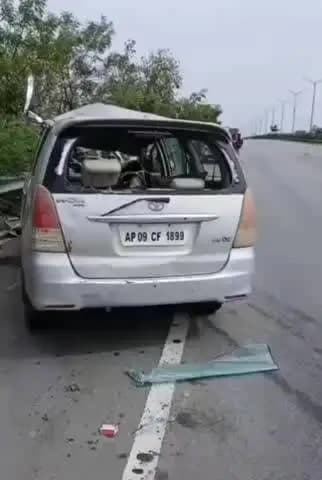 మేడ్చల్: కీసర రహదారిలో ఘోర రోడ్డు ప్రమాదం వ్యక్తి మృతి
