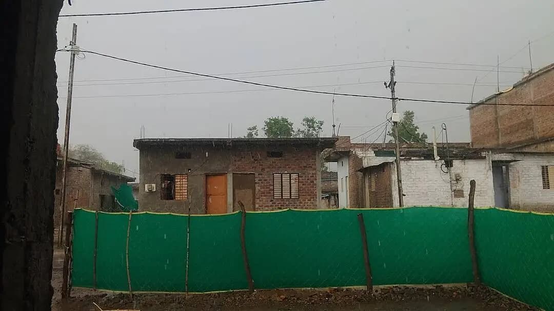 सारंगपुर के आसपास कहीं गांव में तेज हवा के साथ भी हुय बारिश