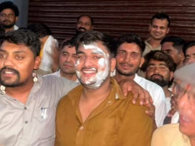 # जन्मदिन समारोह बना खास, राजस्व मंत्री सुरेन्द्र दिलेर ने कुनाल सांभर को दी बधाई