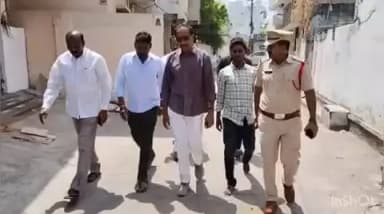 జగిత్యాల: మోచి బజార్ లో విద్యుత్ షార్ట్ సర్క్యూట్ తో దగ్ధమైన ఇంటిని పరిశీలించిన జగిత్యాల శాసనసభ్యులు డా సంజయ్ కుమార్