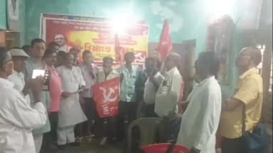 খেজুরি ১: লাখী অঞ্চলের ২৫ টি পরিবার CPI(M)র দলীয় নেতৃত্বের হাত থেকে হেঁড়িয়ায় তুলে নিল লাল ঝান্ডা উপস্থিত ছিলেন হিমাংশু দাস