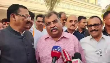 सोयगाव: छत्रपती संभाजीनगर-जालना स्थानिक स्वराज्य निवडणुकीच्या पार्श्वभूमीवर महायुतीची आढावा बैठक संपन्न; प्रदेशाध्यक्ष रवींद्र