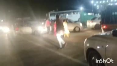 एत्मादपुर: कुबेरपुर में सीएनजी पंप पर वाहनों की भीड़ उमड़ी, आधा किलोमीटर लंबी लाइन से लोग परेशान