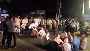 देहरादून: अधिवक्ता की गोली मारकर हत्या, शव रखकर परिजनों ने किया सड़क जाम, मौके पर भारी तनाव