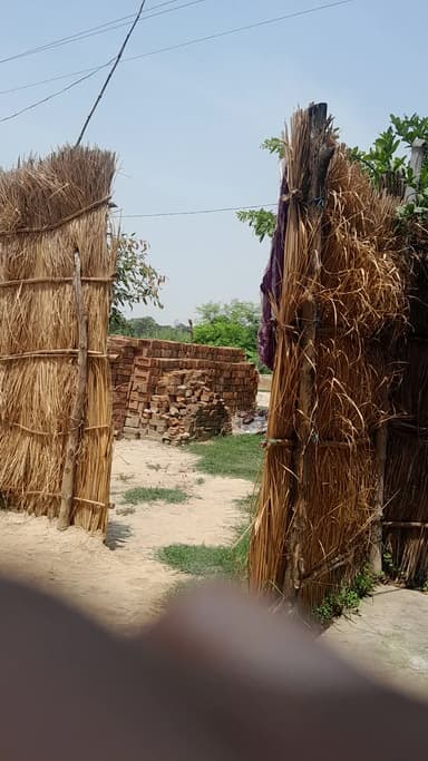 सरकारी पट्टे की जमीन पर अवैध कब्जा रौतापुर थाना बिलसंडा जिला पीलीभीत मेरा डीएम साहब से अनुरोध है कि जल्द से जल्द हटाए
