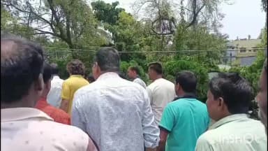 গঙ্গারামপুর: জনকল্যাণ শিবিরে জনরোষের মুখে গঙ্গারামপুর পুরসভার ভাইস চেয়ারম্যান, শুনতে হল চোর চোর স্লোগান