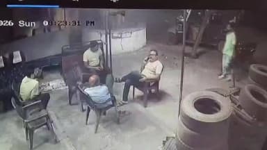 अशोक नगर: बस स्टैंड बना अखाड़ा सवारी को लेकर क्लीनर पर टूटा कहर, CCTV में कैद हुई दबंगई