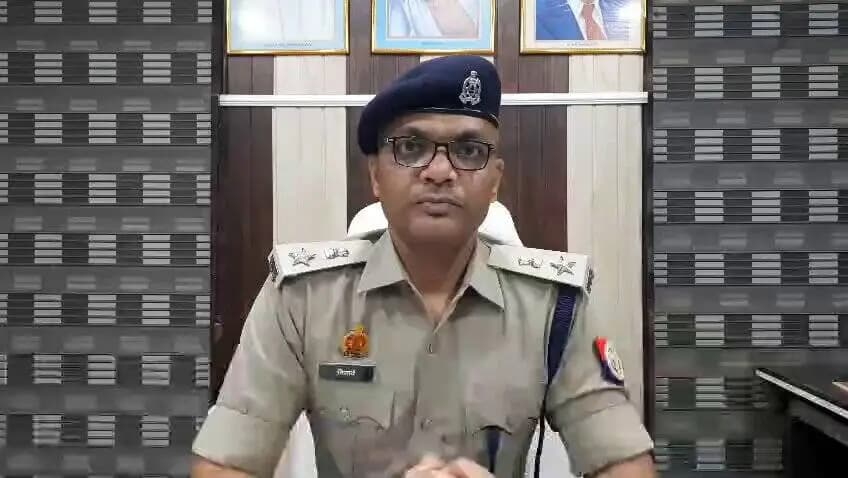 #MaharajganjPolice
थाना #भिटौली क्षेत्र में 14 वर्षीय बालिका की मृत्यु के प्रकरण में क्षेत्राधिकारी, थाना प्रभारी व फील्ड यूनिट द्वारा पंचायत नामा व पोस्टमार्टम की कार्यवाही कराई गई है।
▶️ प्राप्त तहरीर के आधार पर थाना स्थानीय पर अभियोग पंजीकृत कर नामजद अभियुक्त को पुलिस हिरासत में लेकर पूछताछ की जा रही है। अग्रिम विधिक कार्रवाई प्रचलित है।
उक्त प्रकरण के संबंध में #Add_SP_महराजगंज की बाइट 👇
#UPPolice
@AdgGkr
@diggorakhpur