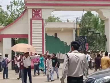 गोरखपुर: DDU बीफार्म छात्र अब पढ़ेंगे AI और मशीन लर्निंग, नए सेशन से कोर्स होगा अपडेट, डिजिटल हेल्थ और रिसर्च स्किल पर रहेगा फोकस