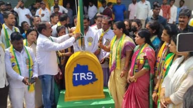 అసిఫాబాద్: ఆసిఫాబాద్ జిల్లాలో పార్టీ కార్యాలయాన్ని ప్రారంభించిన కవిత