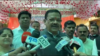छत्रपती संभाजीनगर: प्रवेशोत्सव होता.यानिमित्ताने शाळेत आलो आहे.आमच्या शाळेचा पाहिला दिवस रडण्याचा,मित्र जमवण्याचा ते दिवस आठवले.संजय शिरसाट