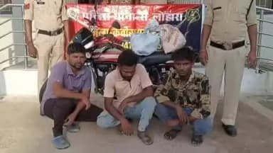 सहसपुर लोहारा: इरीमकसा क्षेत्र में अवैध शराब के परिवहन के आरोप में लोहारा पुलिस ने 90 पौवा देसी शराब के साथ 3 आरोपियों को किया गिरफ्तार