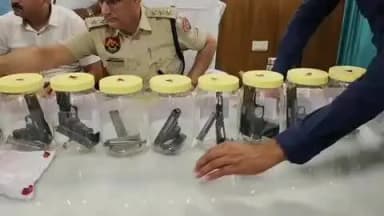 रोहतक: रोहतक पुलिस की बड़ी कामयाबी, 5 हत्या होने से रोकी
7 पिस्तौल, 13 मैगजीन व 80 कारतूस सहित 3 को लाढ़ौत रोड़ से किया गिरफ्तार