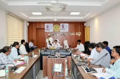 కొత్తగూడెం: విద్య,వైద్యం రంగాలకు సి ఎస్ ఆర్ నిధుల్లో అధిక ప్రాధాన్యత ఇవ్వాలని జిల్లాలోని పరిశ్రమల ప్రతినిధులకు సూచించిన కలెక్టర్