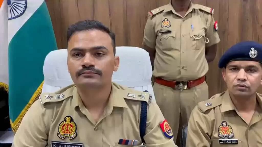 थाना गुन्नौर पुलिस द्वारा हत्या की घटना का सफल अनावरण कर 01 अभियुक्त की आलाकत्ल के साथ गिरफ्तारी के सम्बन्ध में #SPSambhal @Krishan_IPS की बाइट।
#UPPolice
#GoodWorkUPP https://t.co/ucwWa9fSYd