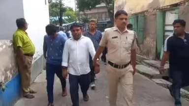 উলুবেড়িয়া ১: ভোট পরবর্তী হিংসায় উলুবেরিয়া থানার পুলিশ উলুবেরিয়া এক নম্বর পঞ্চায়েত সমিতির কৃষি কর্মাধ্যক্ষকে গ্রেফতার করল