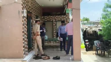 ಮೊಳಕಾಲ್ಮುರು: ಸಾವಿನ ಸೂತಕದ ಮನೆಯಲ್ಲಿ ಲಕ್ಷ ಲಕ್ಷ ಹಣ ಕದ್ದು ಪರಾರಿಯಾದ ಖತರ್ನಾಕ್ ಕಳ್ಳರು:- ತುಮೂಕೂರ್ಲಹಳ್ಳಿ ಗ್ರಾಮದಲ್ಲಿ ಘಟನೆ