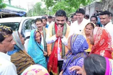 କୁଜଙ୍ଗ: ରାଜ୍ୟବ୍ୟାପୀ ଚାଲିଥିବା 'ବିଶେଷ ବ୍ୟକ୍ତି ସମ୍ପର୍କ ଅଭିଯାନ'ରେ ଆଜି ପାରାଦ୍ୱୀପ ନିର୍ବାଚନ ମଣ୍ଡଳୀ ଅନ୍ତର୍ଗତ ବିଶ୍ଵାଳି ପଞ୍ଚାୟତର ବହୁ ମାନ୍ୟ