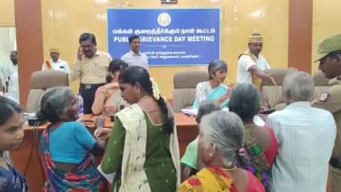 காஞ்சிபுரம்: கம்மார் பாளையம் பகுதியைச் சேர்ந்த பெண் கணவர் இறந்ததால் அரசு வேலை வேண்டி மாவட்ட ஆட்சியர் இடத்தில் விதவைக் களத்தில் மனு அளித்தார்
