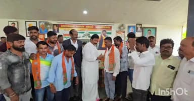 ಹಿರೇಕೆರೂರು: ಪಟ್ಟಣದಲ್ಲಿ ಕಾಂಗ್ರೆಸ್ ತೊರೆದು ಬಿಜೆಪಿ ಸೇರ್ಪಡೆ
