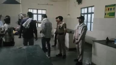 मुरैना: सहरैयनं का पुरा में पति ने सरिया मार कर पत्नी की हत्या की ,मौके पर पहुंची पुलिस शव को रखवाया गया पीएम हाउस