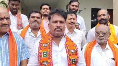 జగిత్యాల: "ప్రైవేట్ విద్యాసంస్థల అధిక ఫీజులను అరికట్టాలి" ప్రజావాణిలో కలెక్టర్కు వినతి పత్రాన్ని సమర్పించిన బిజెపి సీనియర్ నాయకులు