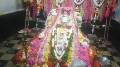 ಕೊಳ್ಳೇಗಾಲ: ಅಮಾವಾಸ್ಯೆ ಹಿನ್ನೆಲೆ ಕುರುಬನ ಕಟ್ಟೆಗೆ ಭಕ್ತಸಾಗರ; 3 ತಿಂಗಳಲ್ಲಿ ಅಗತ್ಯ ಸೌಕರ್ಯಕ್ಕೆ ಕ್ರಮವೆಂದ ವರುಣ್ ಲಿಂಗರಾಜೇ ಅರಸ್