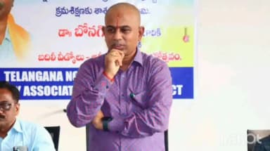 జగిత్యాల: బదిలీ పై వెళుతున్న జిల్లా వెటర్నరీ సహాయ సంచాలకులు డా.బోనగిరి నరేష్ ను సన్మానించిన జగిత్యాల జిల్లా టిఎన్జీఓ లు