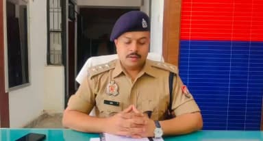 #थाना_बरदह क्षेत्रान्तर्गत रिश्तेदार के घर आए जनपद जौनपुर निवासी एक व्यक्ति द्वारा आत्महत्या कर लिया गया। सूचना पर थाना प्रभारी बरदह द्वारा तत्काल मौके पर पहुंचकर शव को कब्जे में लेकर पोस्टमार्टम हेतु भेजा गया है। अन्य अग्रिम विधिक कार्यवाही प्रचलित है के संबंध में #CoLalganjAzh श्री भूपेश कुमार पाण्डेय का आधिकारिक वक्तव्य ।
@Uppolice
@adgzonevaranasi
@digazamgarh