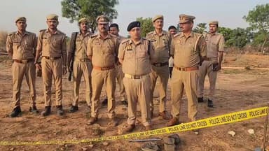 थाना विंध्याचल पुलिस द्वारा मुठभेड़ में 01 शातिर गो-तस्कर घायल सहित 03 गिरफ्तार, कब्जे से एक अदद अवैध देशी तमंचा मय कारतूस, 05 राशि गो-वंश व एक अदद पिकअप वाहन बरामद। उक्त के सम्बन्ध में #Addl_SP_City की बाइटः-
#UPPolice #Mirzapur https://t.co/FiUwLIgBCr